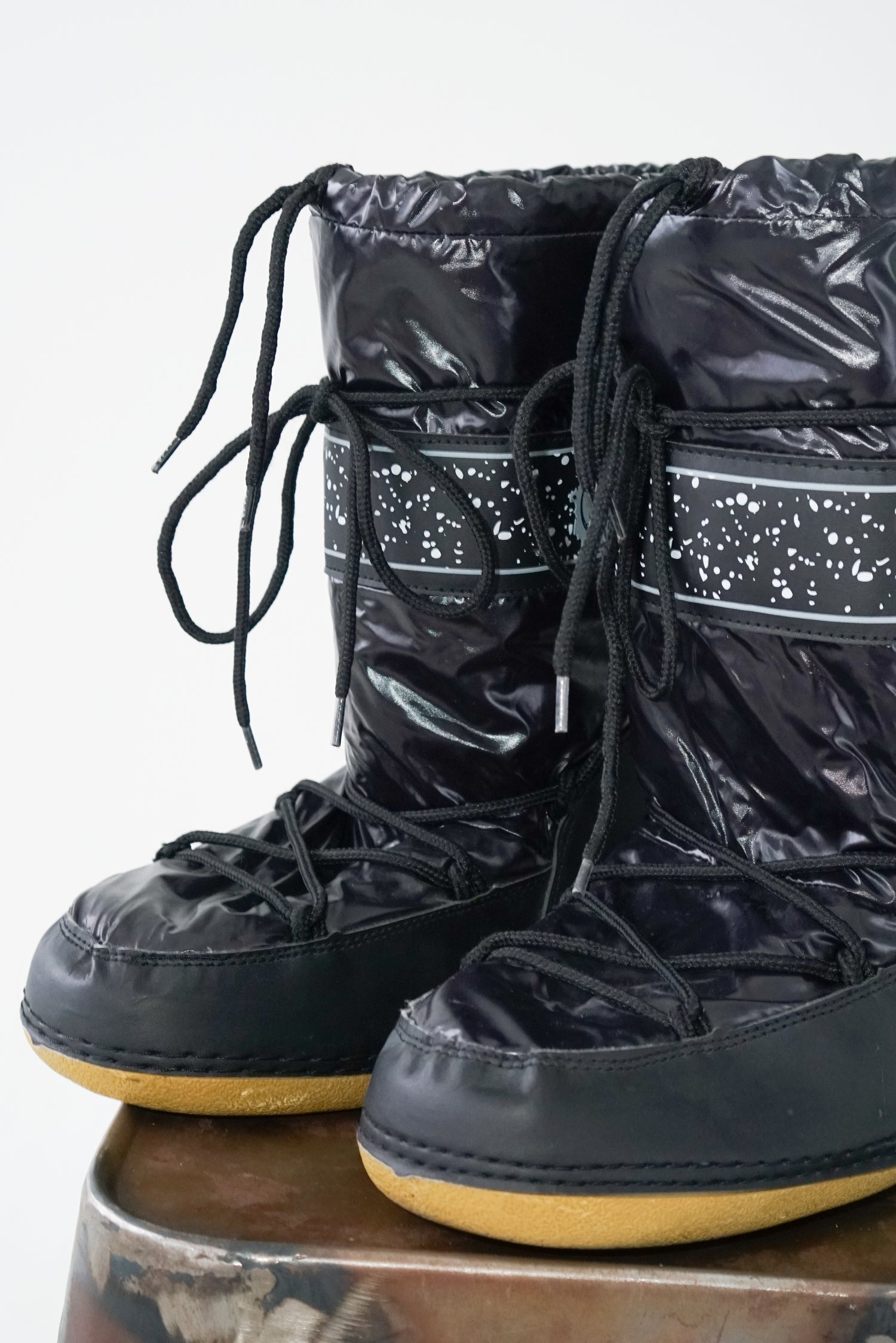 Moonboots Matrix noir pour homme taille 43-44EU (10.5US)