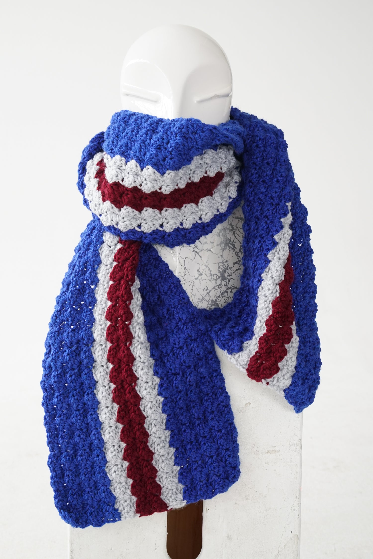 Super beau foulard large en tricot bleu