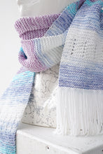 Load image into Gallery viewer, Foulard en tricot bleu blanc lila avec frange
