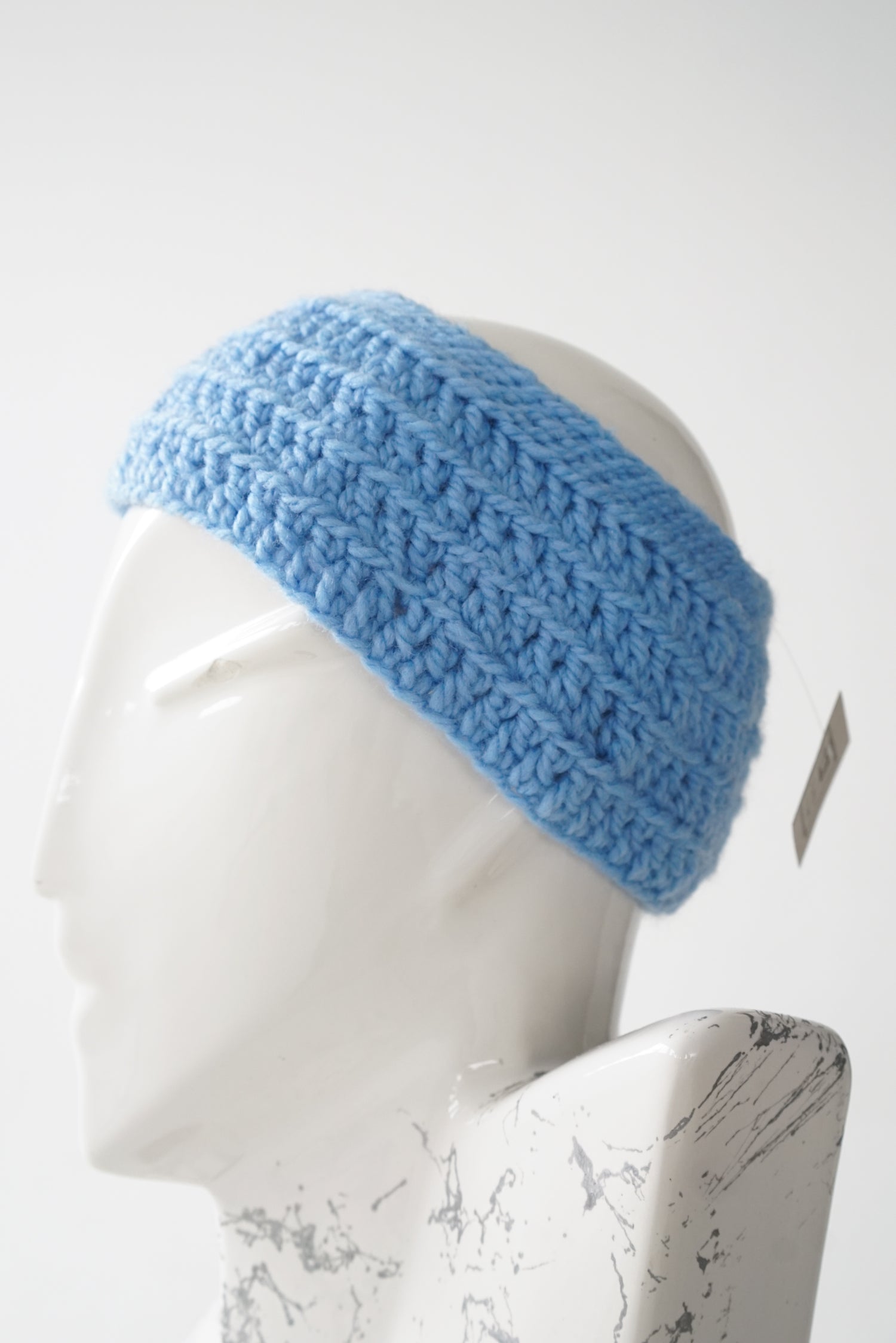 Bandeau en tricot bleu fait main