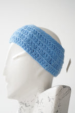 Load image into Gallery viewer, Bandeau en tricot bleu fait main
