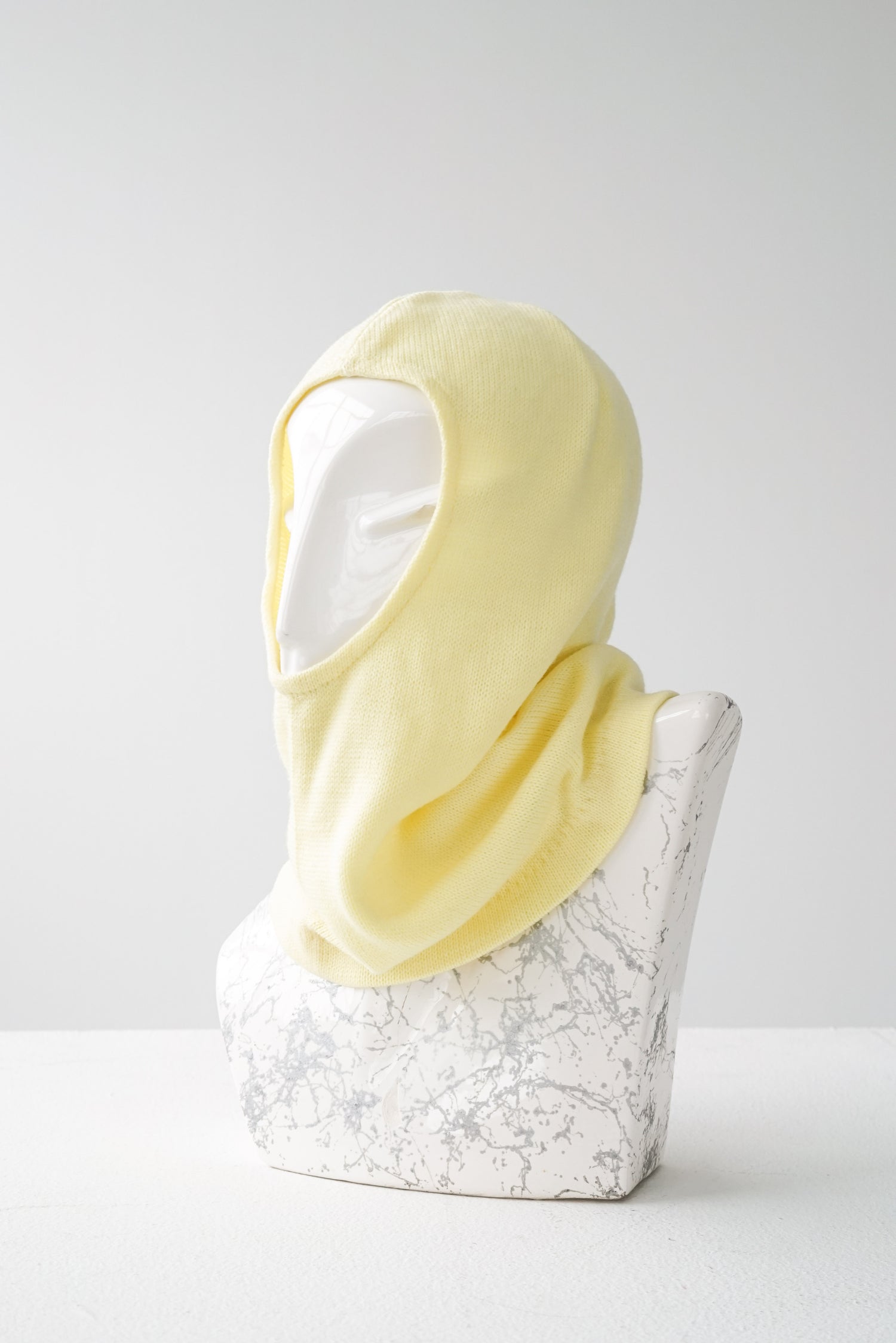 Cagoule en tricot jaune O/S