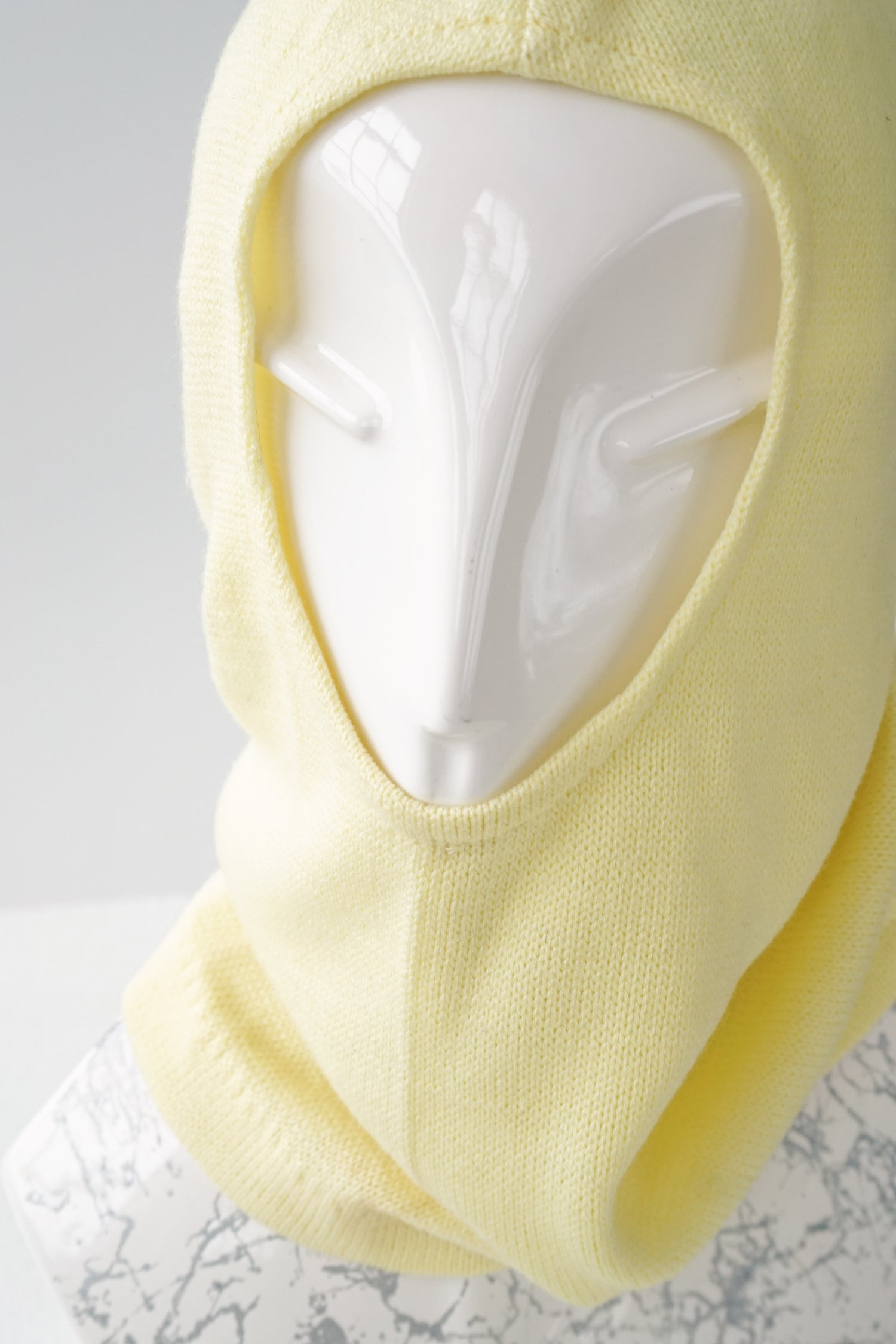 Cagoule en tricot jaune O/S