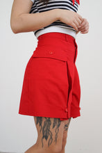 Load image into Gallery viewer, Short taille haute à plis rouge taille 5/6 (26)

