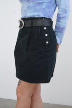 Load image into Gallery viewer, Jupe en jeans 90s noire pour femme taille 4 (XS-S)
