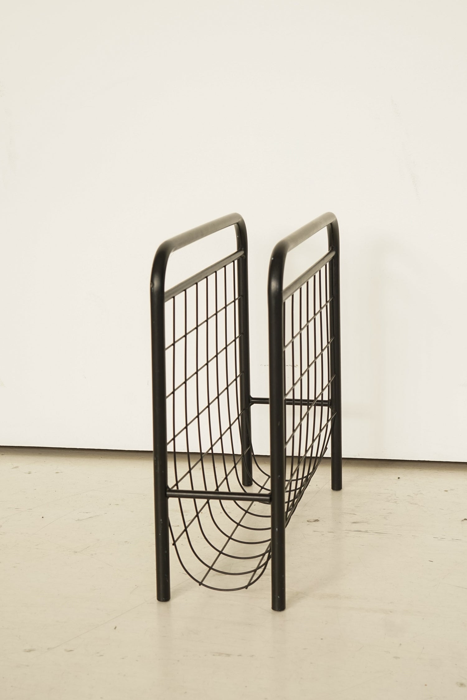 Porte revue tubulaire noir