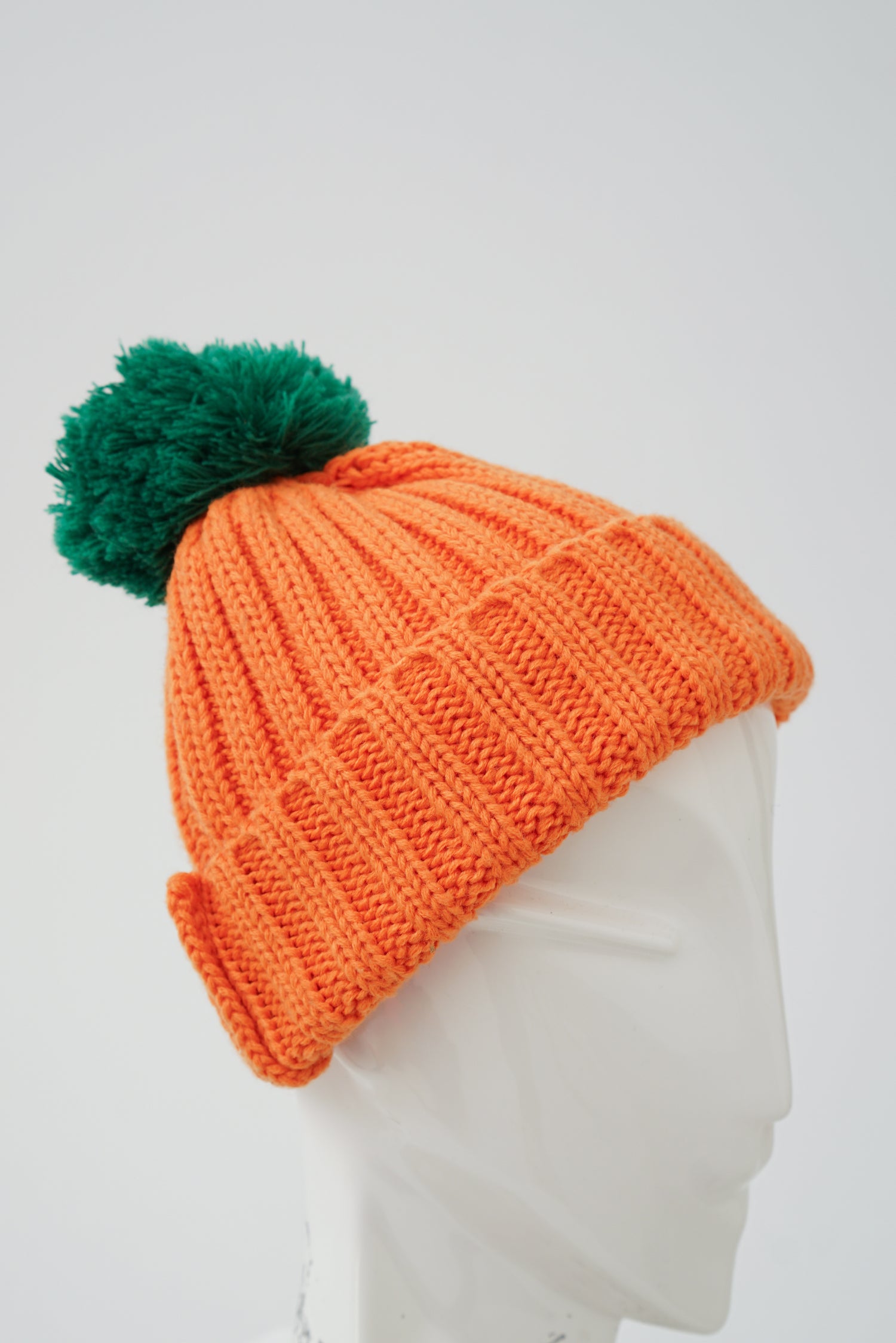 Tuque vintage tricoté orange à pompon vert