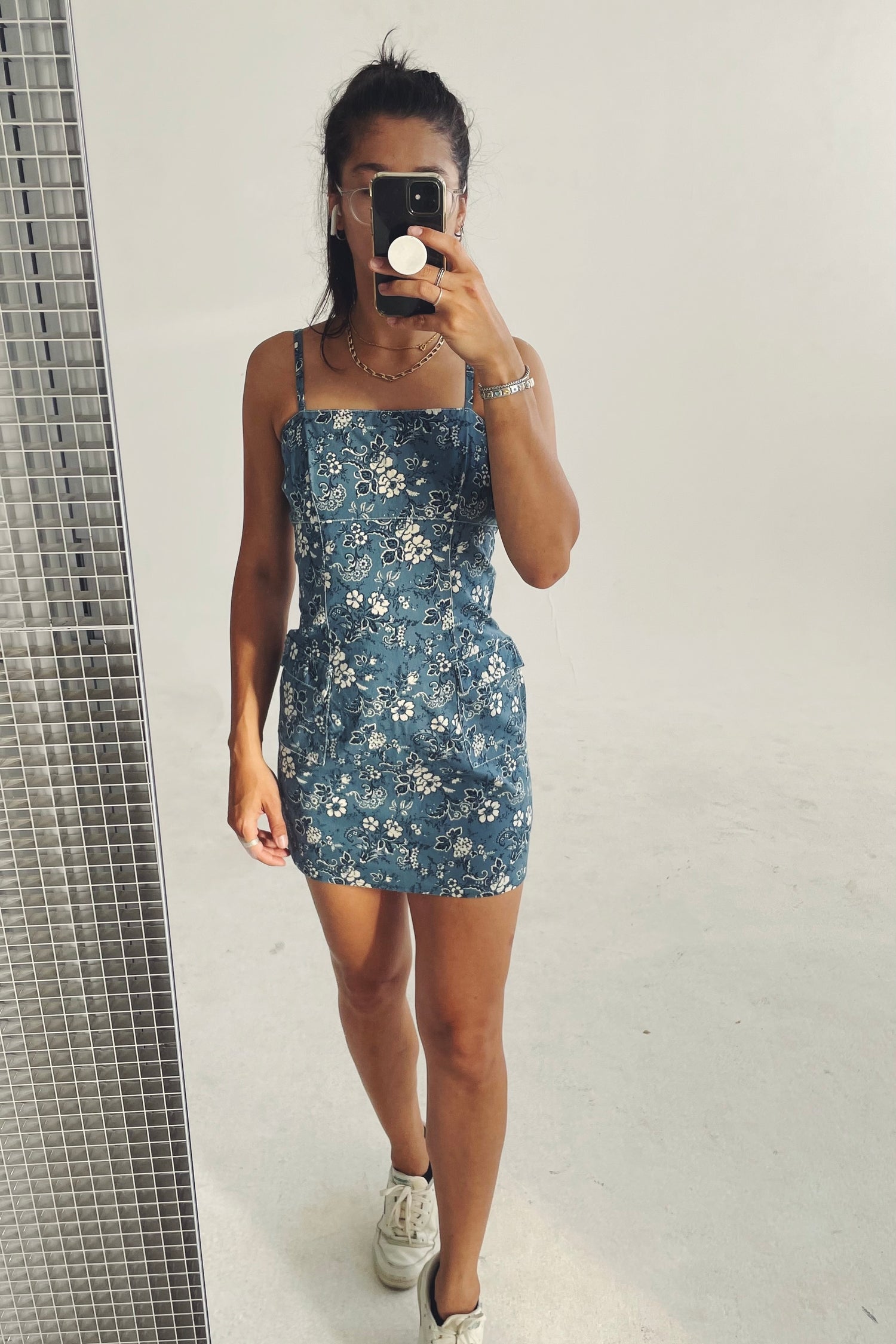 Robe courte bleu à fleurs vintage faite au Canada taille 7 (S)